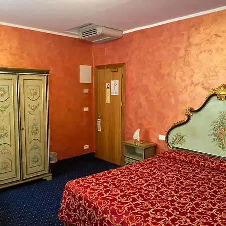 Hotell Malibran 3*