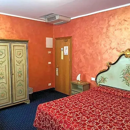 Отель Malibran